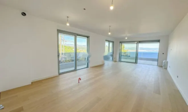 Недвижимость Трехкомнатная квартира Центр: 23