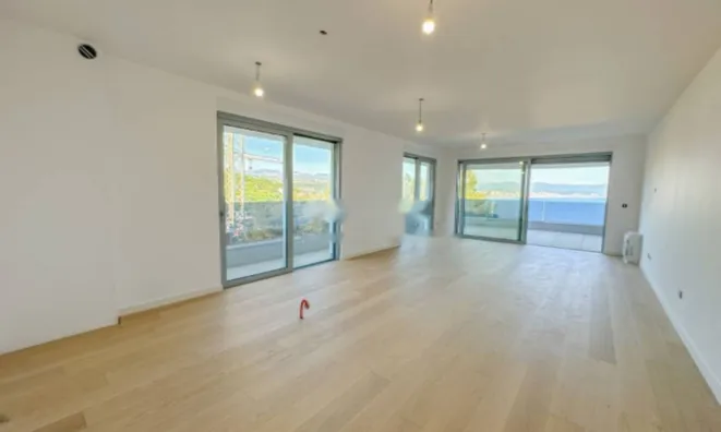 Недвижимость Трехкомнатная квартира Центр: 25