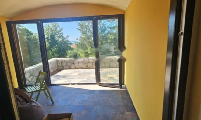 Недвижимость Четырехкомнатная квартира, Центр: 7