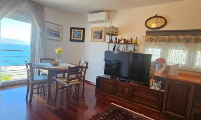 Недвижимость Трёхкомнатная квартира, Центр: 6