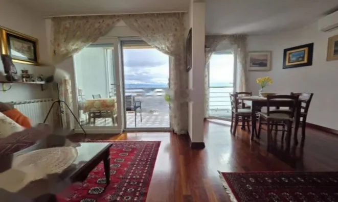 Недвижимость Трёхкомнатная квартира, Центр: 7