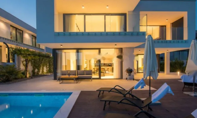 Недвижимость Новое семейное жилье в центре: 22