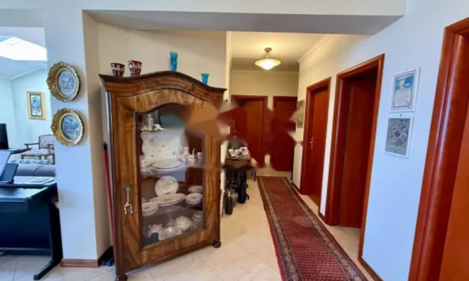 Недвижимость Трехкомнатная квартира центр: 2