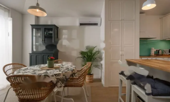 Недвижимость Двухкомнатная квартира в центре: 5