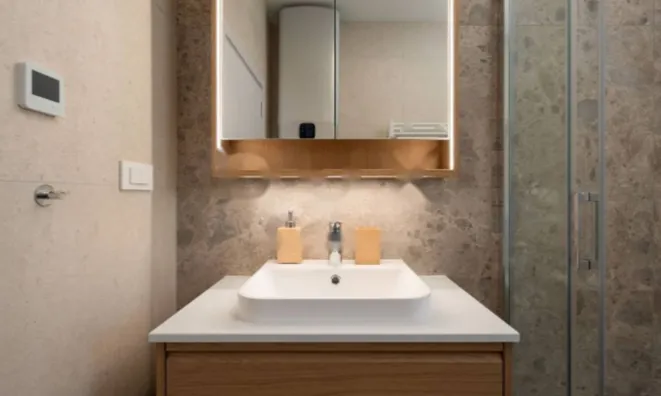 Недвижимость Двухкомнатная квартира в центре: 13