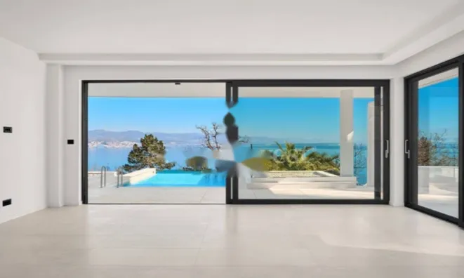 Недвижимость Четырехкомнатная квартира, Центр, Опатия: 1