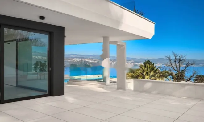 Недвижимость Четырехкомнатная квартира, Центр, Опатия: 4