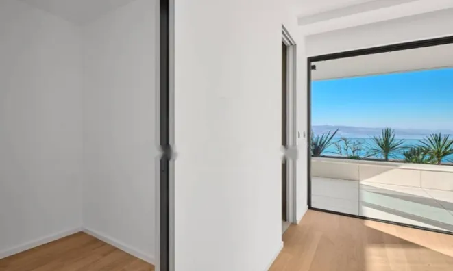 Недвижимость Четырехкомнатная квартира, Центр, Опатия: 25