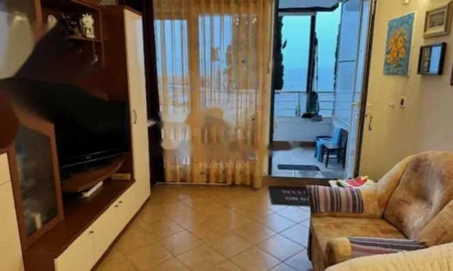 Недвижимость Трехкомнатная квартира, Центр: 2