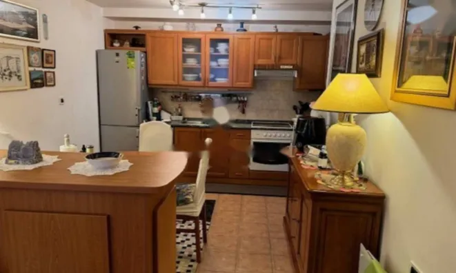 Недвижимость Трехкомнатная квартира, Центр: 5