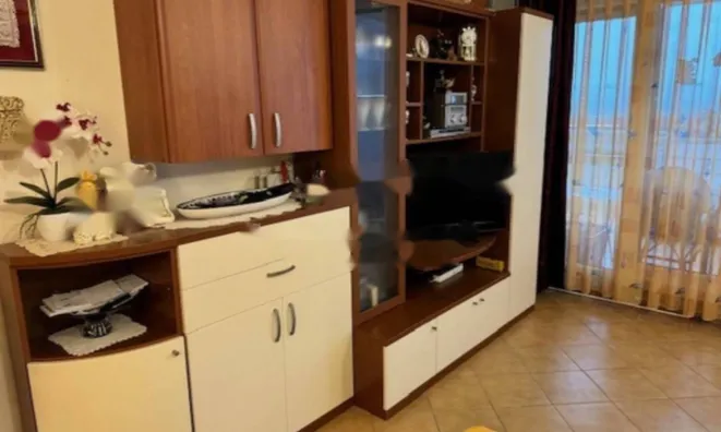 Недвижимость Трехкомнатная квартира, Центр: 9