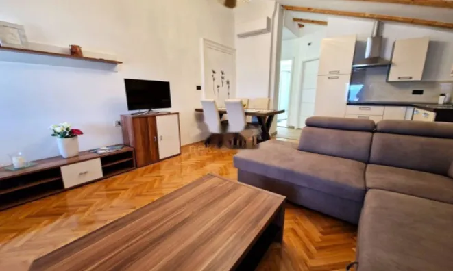 Недвижимость Трехкомнатная квартира, Центр: 3