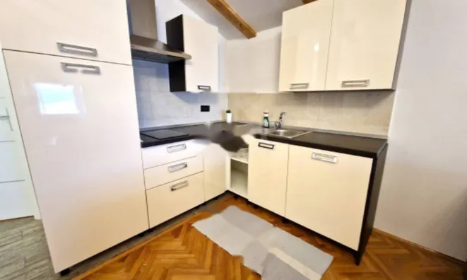 Недвижимость Трехкомнатная квартира, Центр: 4