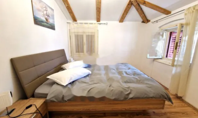 Недвижимость Трехкомнатная квартира, Центр: 6