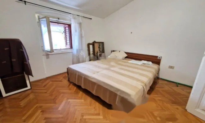 Недвижимость Трехкомнатная квартира, Центр: 7