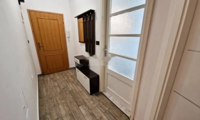 Недвижимость Трехкомнатная квартира, Центр: 9