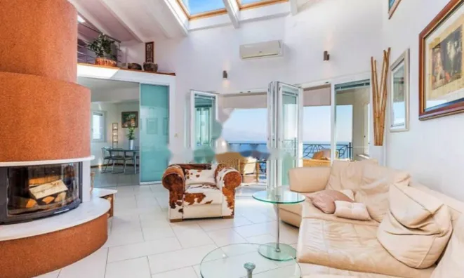 Недвижимость Четырехкомнатная квартира: 12