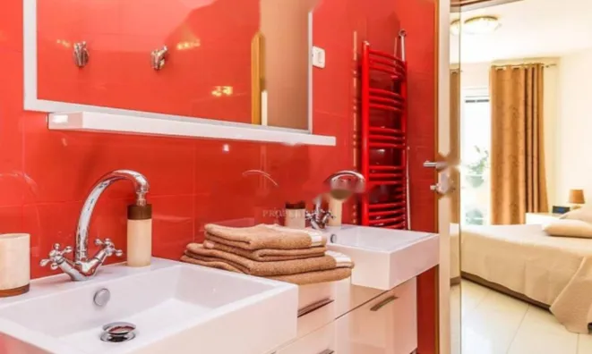 Недвижимость Четырехкомнатная квартира: 25