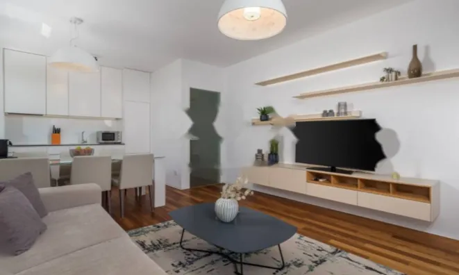 Недвижимость Трехкомнатная квартира в центре: 9