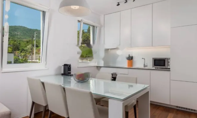 Недвижимость Трехкомнатная квартира в центре: 11