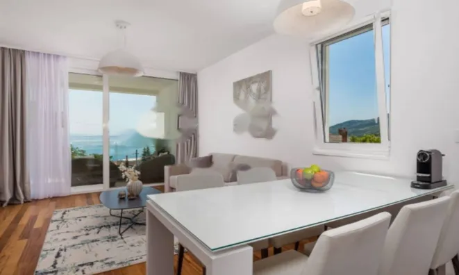 Недвижимость Трехкомнатная квартира в центре: 12