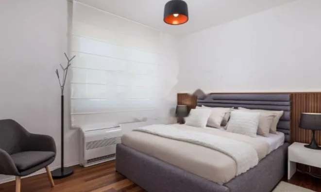 Недвижимость Трехкомнатная квартира в центре: 19