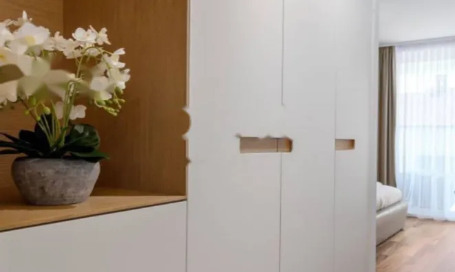 Недвижимость Трехкомнатная квартира в центре: 25