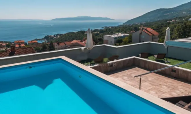 Недвижимость Трехкомнатная квартира Центр: 2