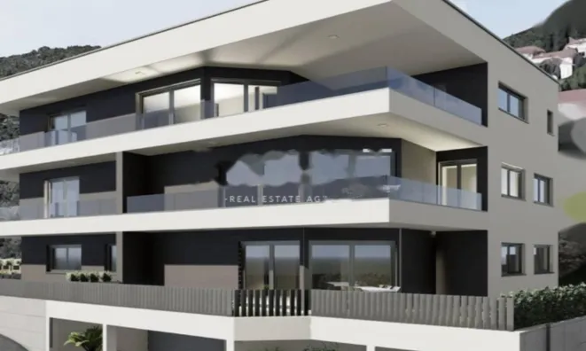 Недвижимость Двухкомнатная квартира в Центре: 1