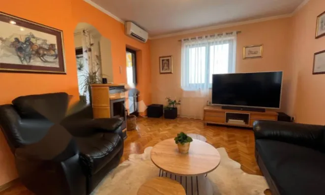 Недвижимость Четырехкомнатная квартира Центр: 1