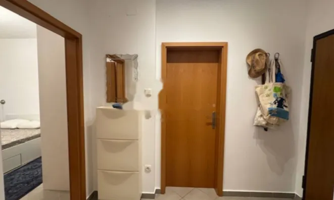 Недвижимость Двухкомнатная квартира в центре: 8