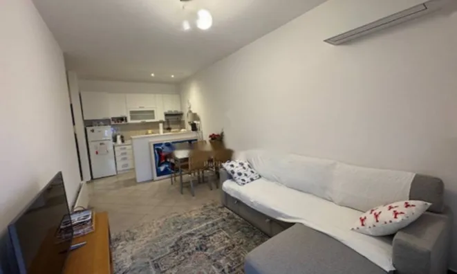 Недвижимость Двухкомнатная квартира в центре: 10