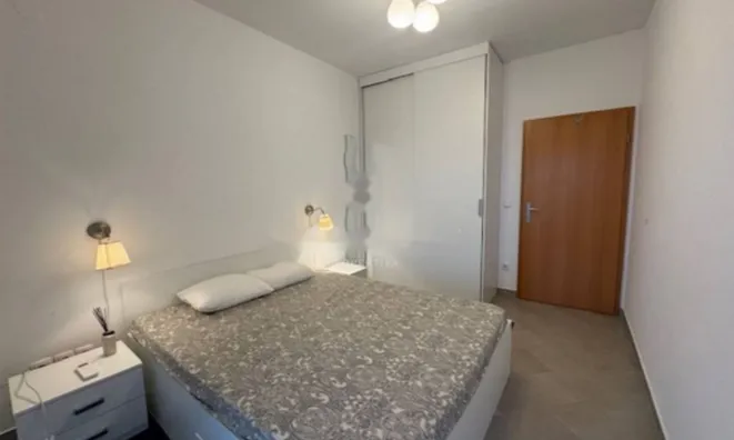 Недвижимость Двухкомнатная квартира в центре: 11