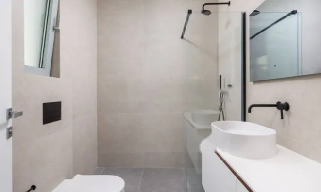 Недвижимость Трёхкомнатная квартира, Центр: 2