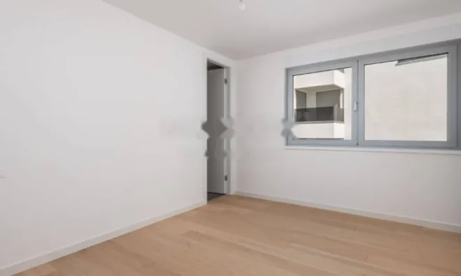 Недвижимость Трёхкомнатная квартира, Центр: 3