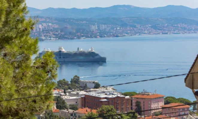 Недвижимость Трёхкомнатная квартира, Центр: 18