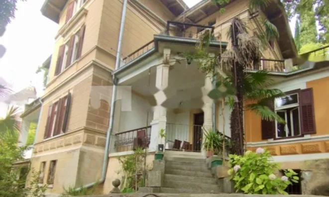 Недвижимость Четырехкомнатная квартира в центре: 3