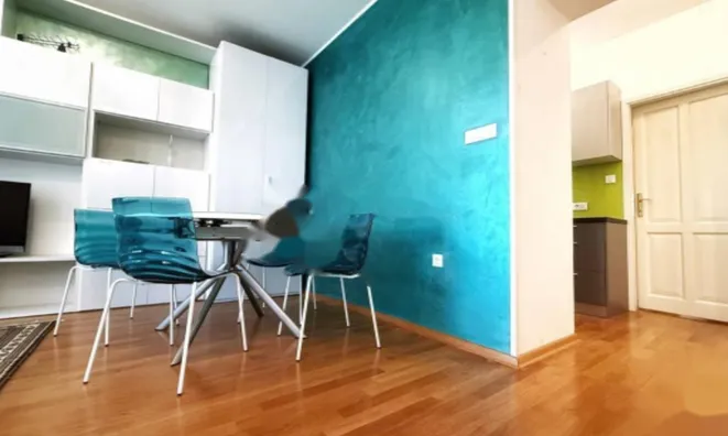 Недвижимость Двухкомнатная квартира, Центр: 4