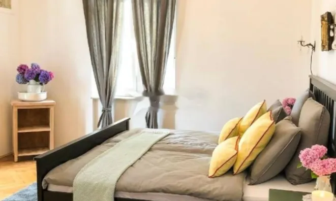 Недвижимость Трехкомнатная квартира в центре: 12