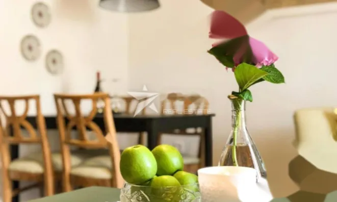 Недвижимость Трехкомнатная квартира в центре: 14