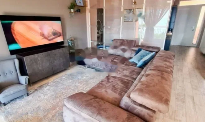 Недвижимость Четырехкомн. квартира в центре: 8