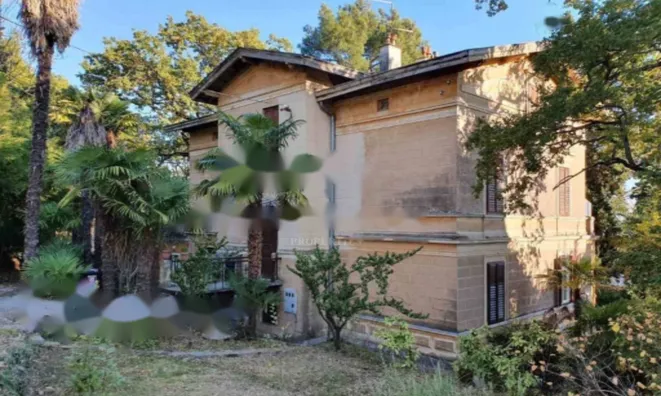 Недвижимость Четырехкомнатная квартира в центре Опатии: 1