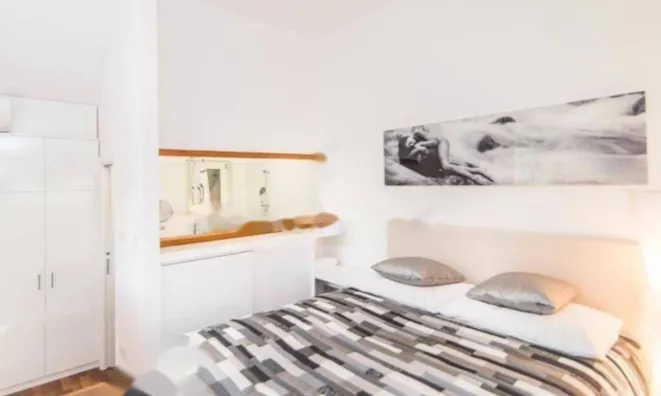 Недвижимость Двухкомнатная квартира в центре: 6