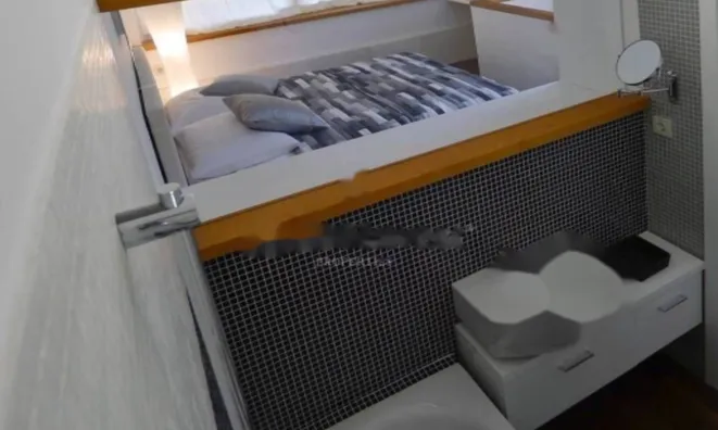 Недвижимость Двухкомнатная квартира в центре: 9