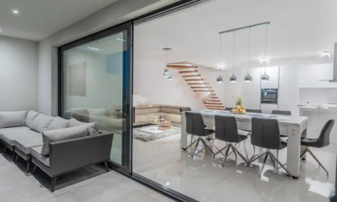 Недвижимость Семейный дом 210 м², Центр: 4