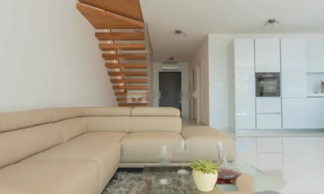 Недвижимость Семейный дом 210 м², Центр: 9