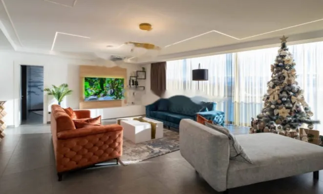 Недвижимость Четырехкомнатная квартира в Центре: 1