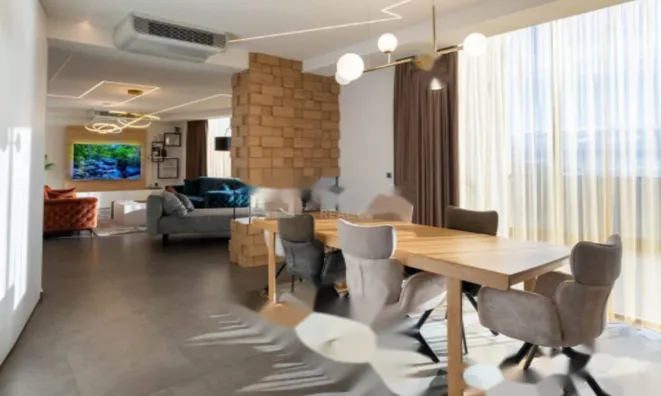 Недвижимость Четырехкомнатная квартира в Центре: 2