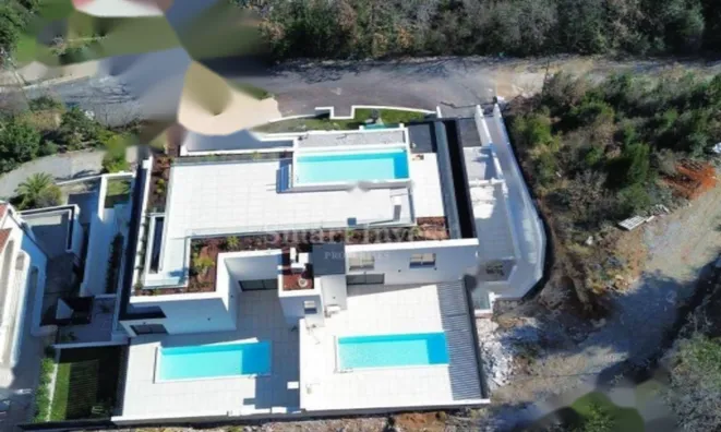 Недвижимость Четырехкомнатная квартира, Центр, Опатия.: 8