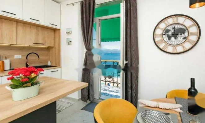 Недвижимость Двухкомнатная квартира, центр: 8